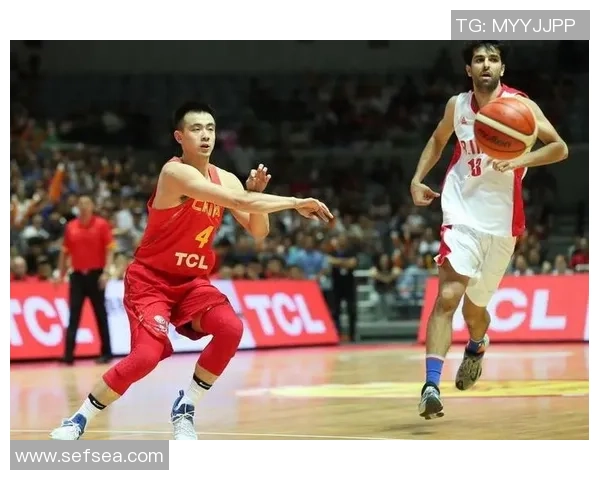 中国男篮蓝队迎战南非队力争在国际赛场上展现实力与风采