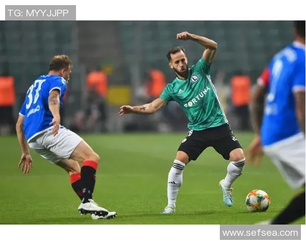 格拉斯哥流浪与华沙莱吉亚的激烈对决展现足球魅力与团队精神